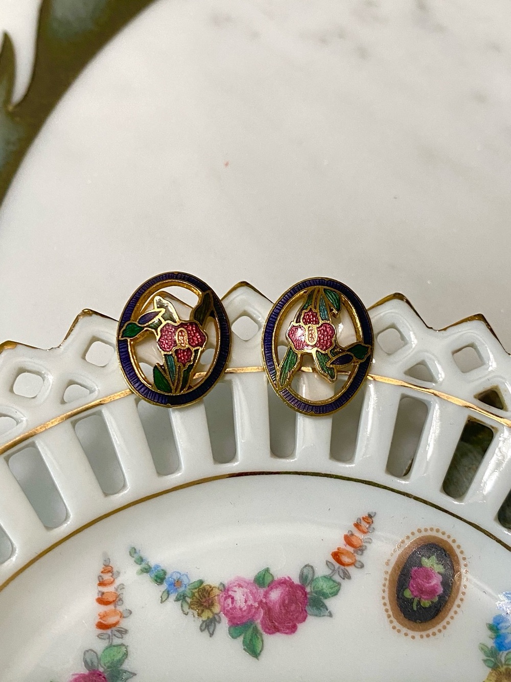Vintage Oval Cloissoné Lily Flower Earrings